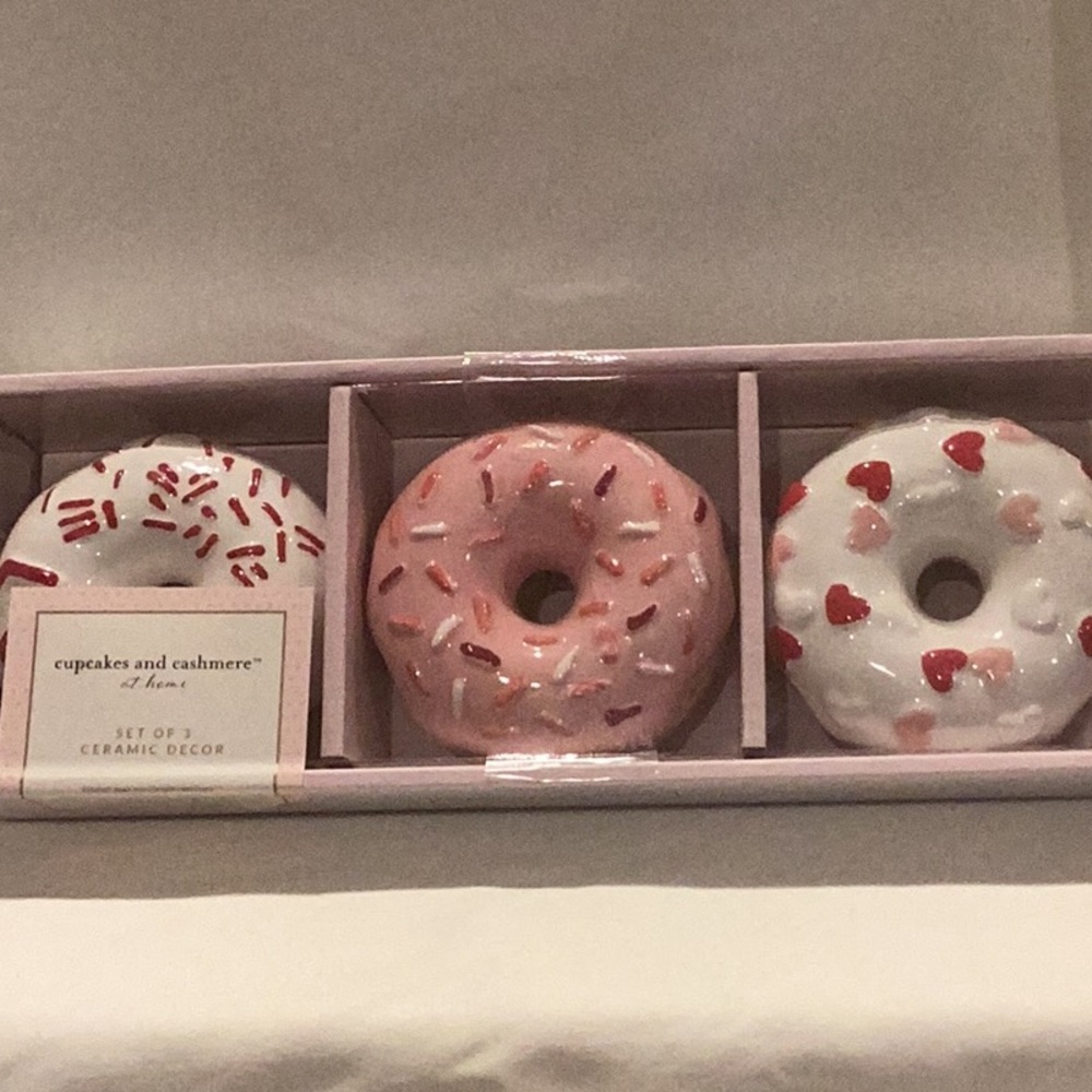 Cupcakes and Cashmere Valentine Donuts